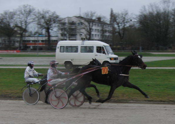 Die weitestes Anreise des Tages hatte Emma Stolle, die für ihre Siegfahrt aus Dänemark nach Straubing gekommen ist. Der Trip hat sich gelohnt, denn am Ende sprang ein wichtiger Treffer im Kampf um das deutsche Amateurfahrerchampionat heraus.