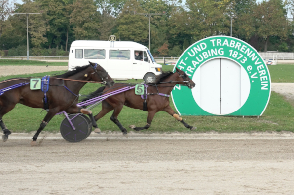 Desideri trabte am Donnerstag in Straubing mit 1.14,4 neuen Bahnrekord auf dem 900 Meter-Oval.