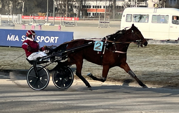 Zum Auftakt der V6-Wette siegte Mercedes AMG mit Martin Geineder. Nach diesem Rennen fielen 90 Prozent der V6-Wettsysteme aus dem Rennen. Letztlich hatte kein Wetter alle sechs Sieger auf dem Schein, so dass ein V6-Jackpot anfiel.