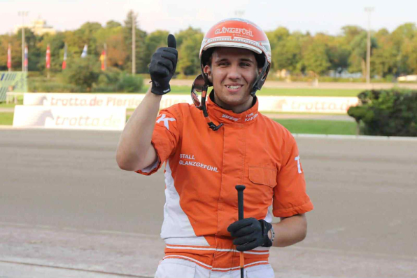Am Donnerstagmittag gibt der alte und neue deutsche Amateurfahrerchampion Tom Karten auf der Straubinger Rennbahn sein Deb&uuml;t und steuert im dritten Rennen mit Happy Jack einen Mitfavoriten. (Foto: Archiv ZTVSR)