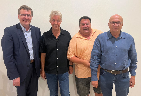 Der neue ZTVSR-Vorstand mit Vorsitzendem Josef Schachtner (v.l.), den Beisitzern Thomas Bräuherr und Walter Wuttke und dem neuen Stellvertretenden Vorsitzenden Dr. Anton-Peter Graßl. Auf dem Bild fehlt Beisitzer Lothar Waldsperger. (Fotos: Melanie Bäumel-Schachtner)